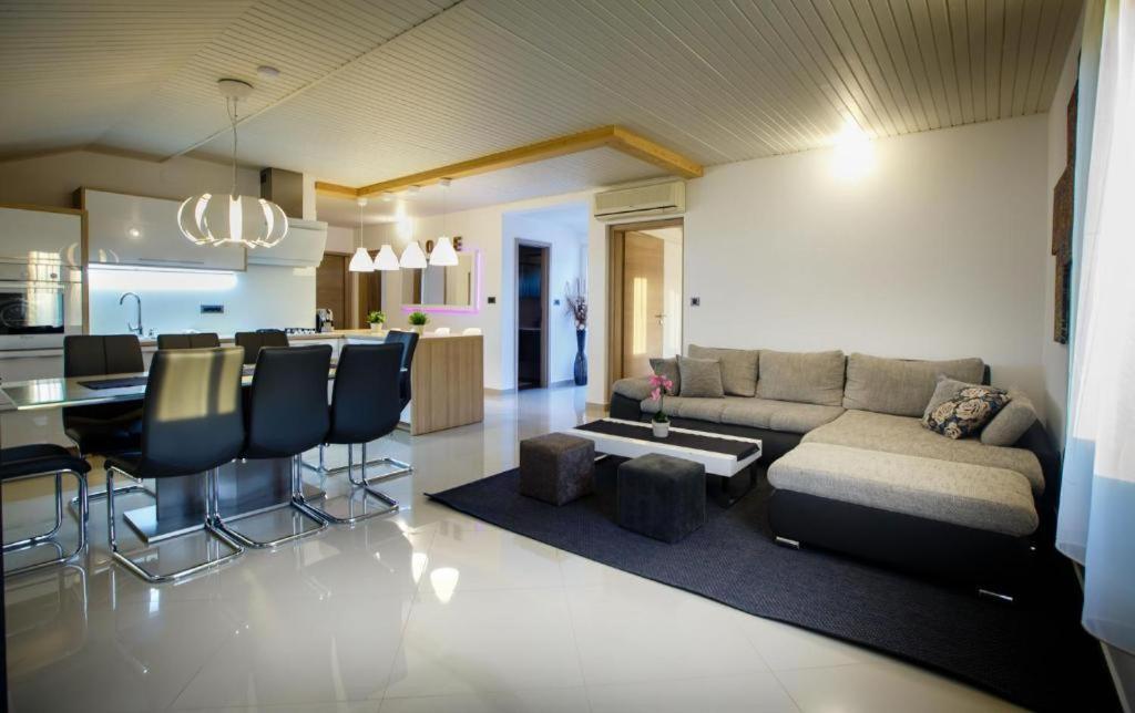 Foric Apartments With Outdoor Heated Pool Раб Екстер'єр фото