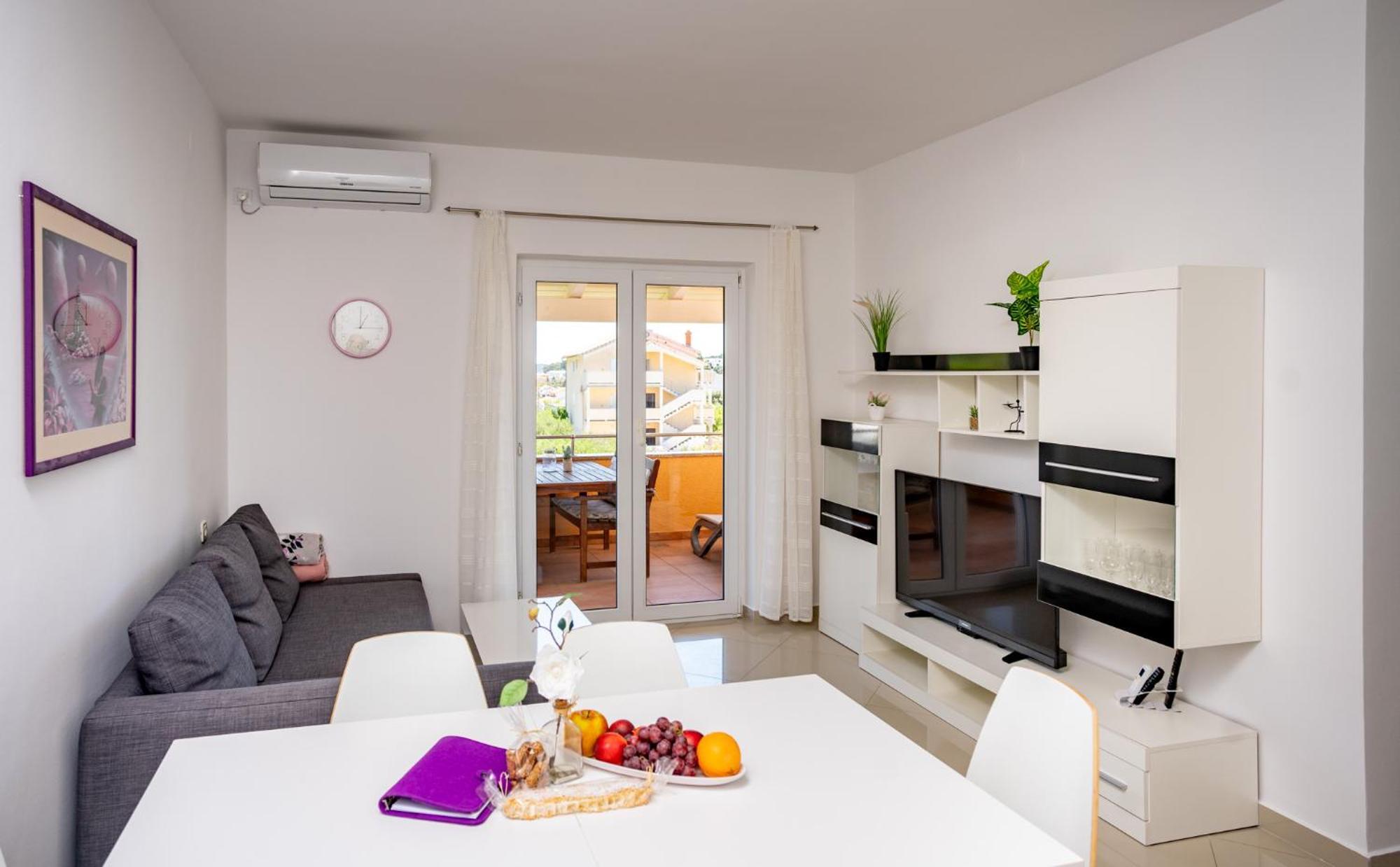 Foric Apartments With Outdoor Heated Pool Раб Екстер'єр фото