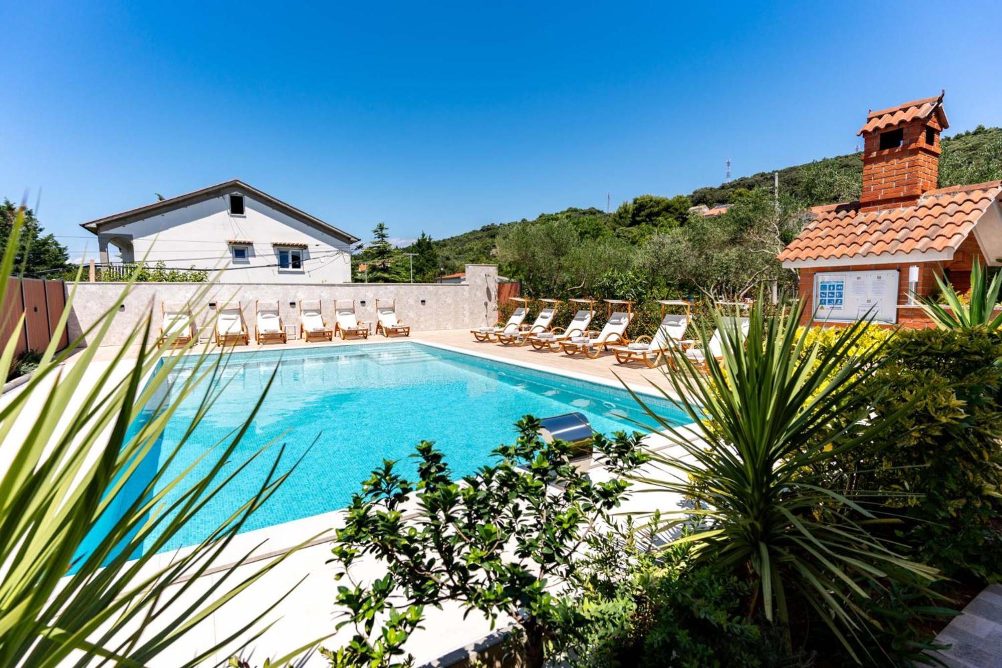 Foric Apartments With Outdoor Heated Pool Раб Екстер'єр фото