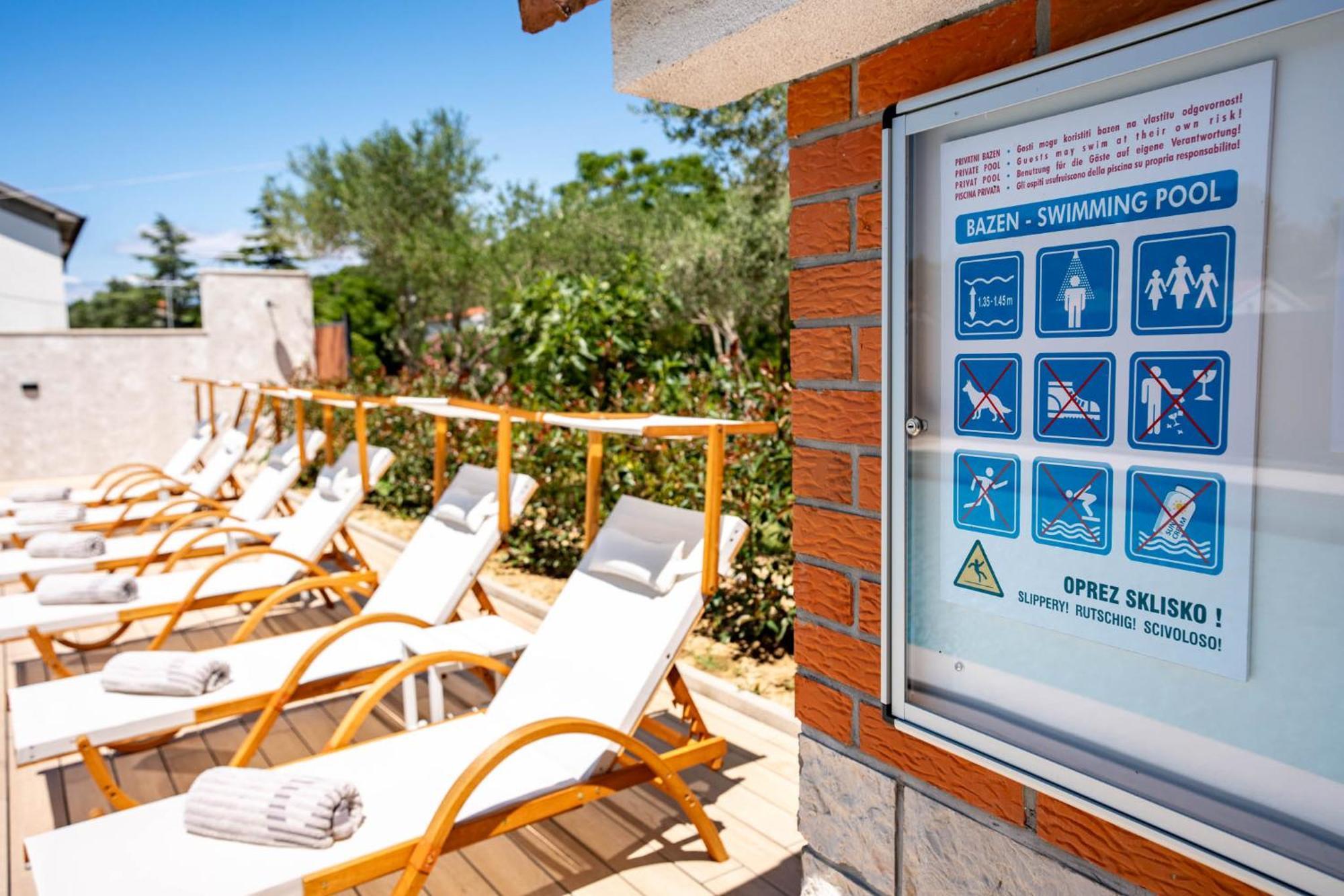 Foric Apartments With Outdoor Heated Pool Раб Екстер'єр фото
