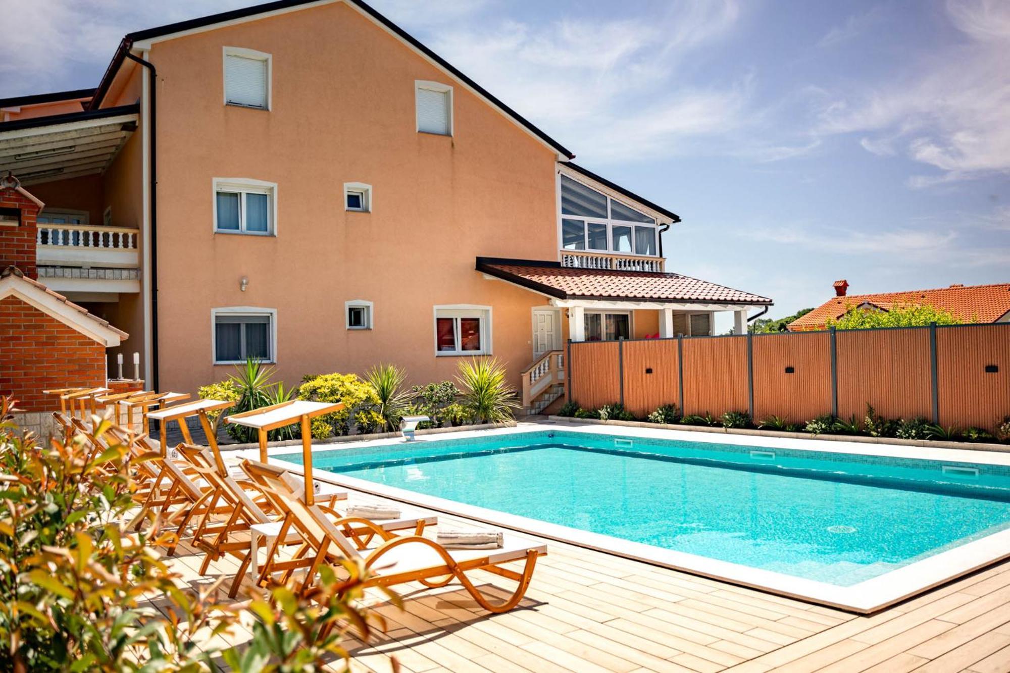 Foric Apartments With Outdoor Heated Pool Раб Екстер'єр фото