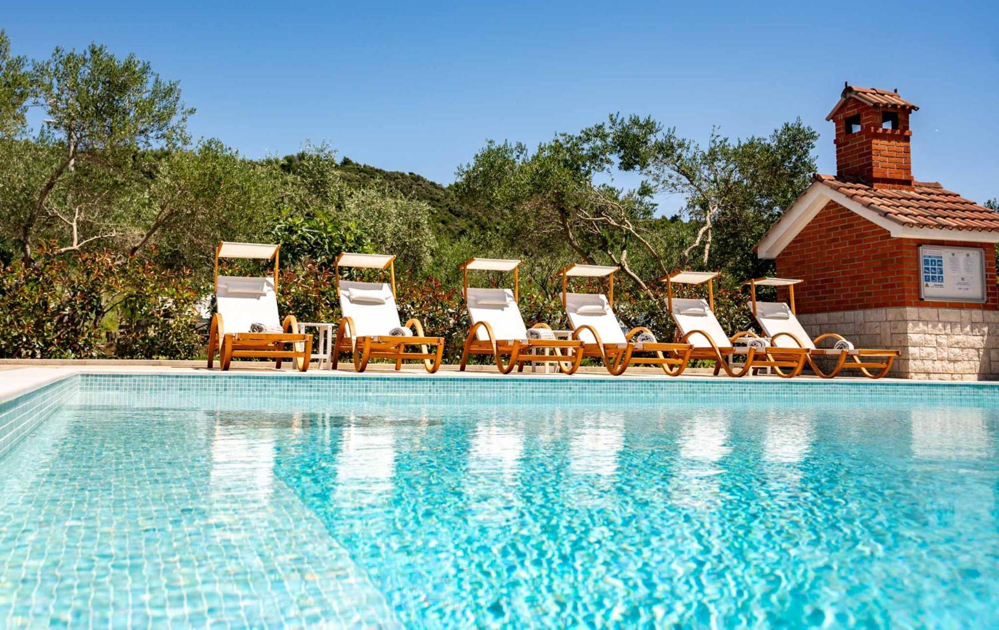 Foric Apartments With Outdoor Heated Pool Раб Екстер'єр фото