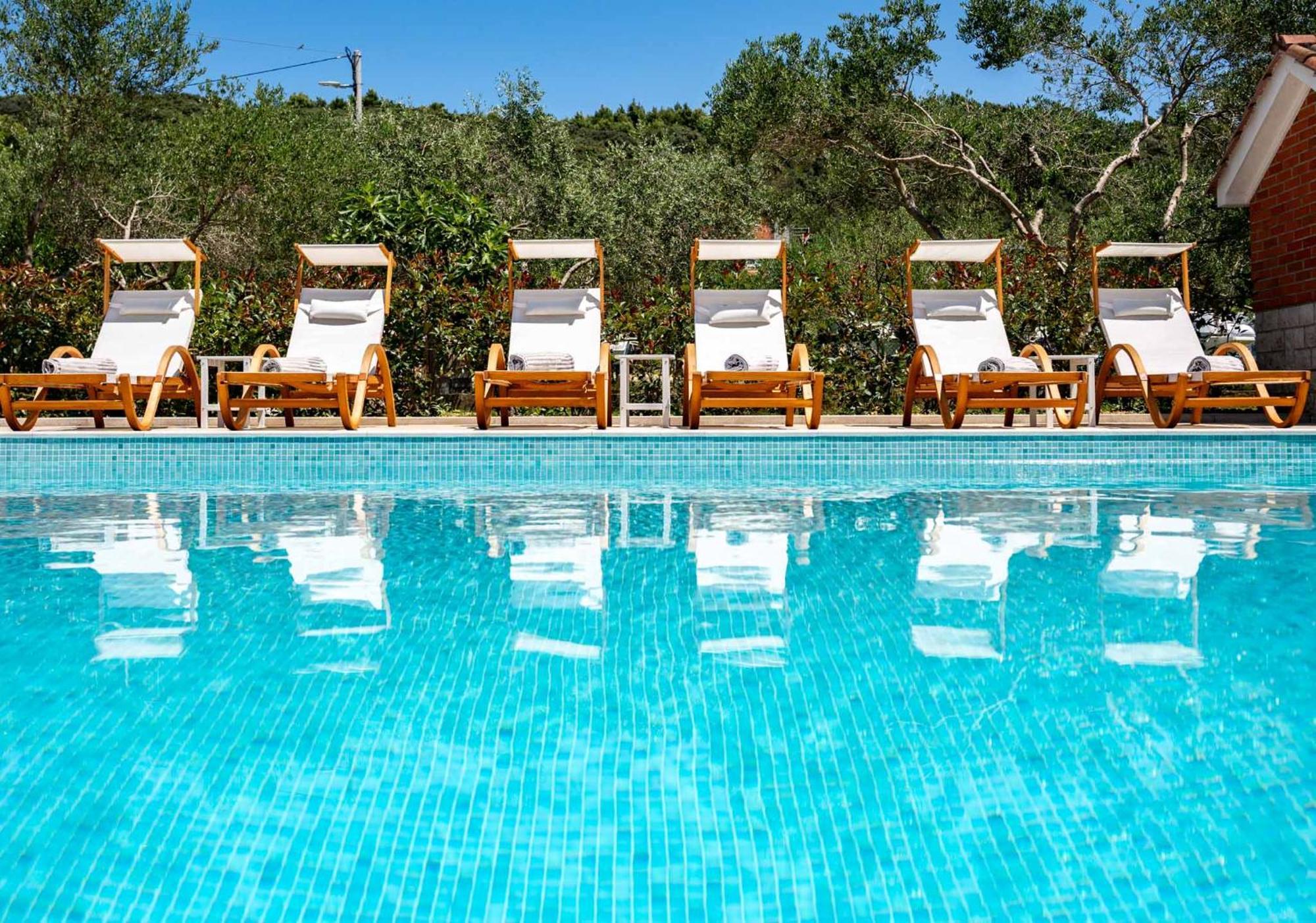 Foric Apartments With Outdoor Heated Pool Раб Екстер'єр фото