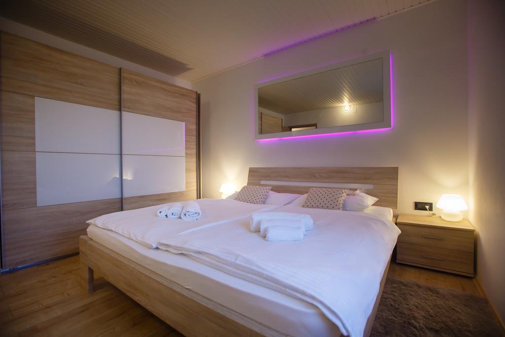 Foric Apartments With Outdoor Heated Pool Раб Екстер'єр фото