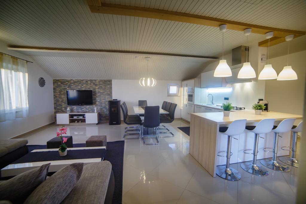Foric Apartments With Outdoor Heated Pool Раб Екстер'єр фото